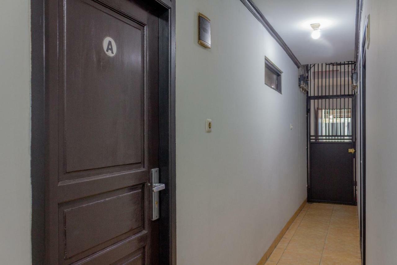 Oyo 649 K68 Residence Jakarta Exteriör bild